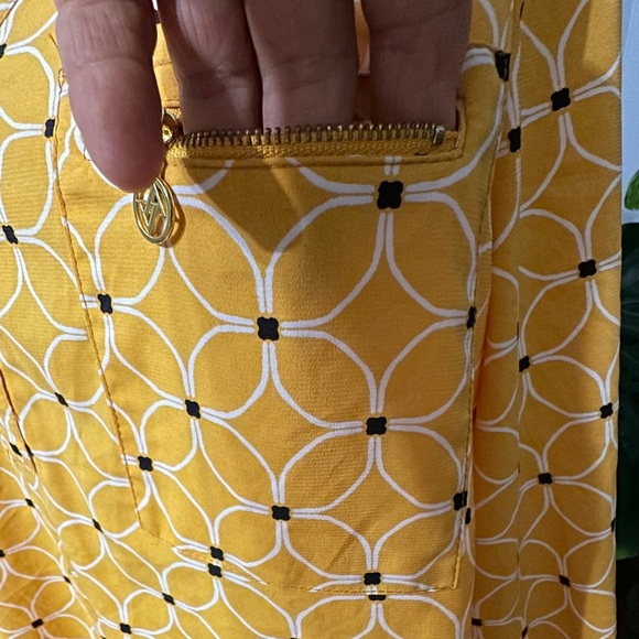 🛍️Adrienne Vittadini Roll up sleeve V-neck blouse with cute pockets size large - Picture 5 of 9